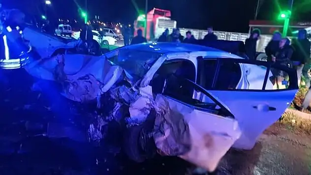 Ankara'da otomobiller çarpıştı: 2 ölü, 1 yaralı
