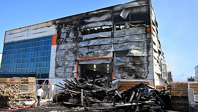 Ankara'da palet fabrikasında çıkan yangın kontrol altına alındı
