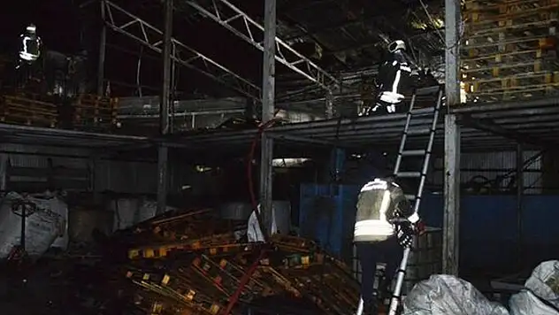 Ankara'da palet üretim tesisinde korkutan yangın
