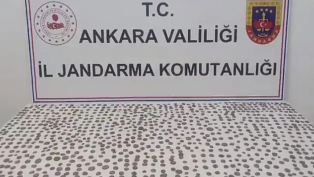 Ankara'da Roma dönemine ait bin 100 sikke ele geçirildi
