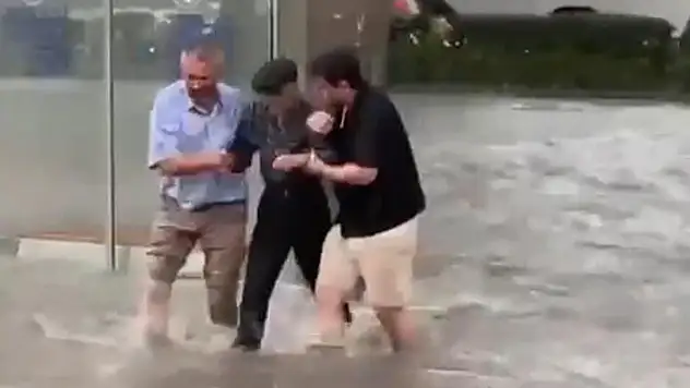Ankara'da sağanak alt geçit ve caddeler suyla doldu
