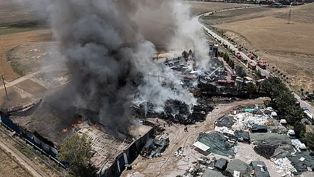 Ankara'da yatak fabrikasında yangın çıktı
