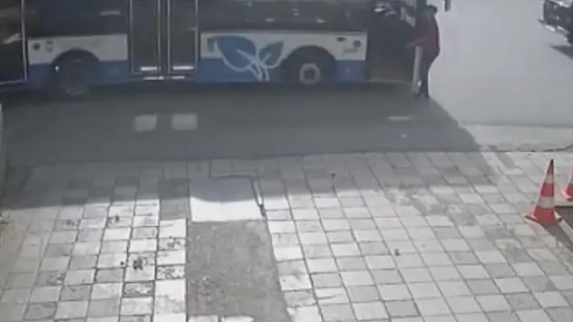 Ankara'da yaya ile otobüs çarpıştı
