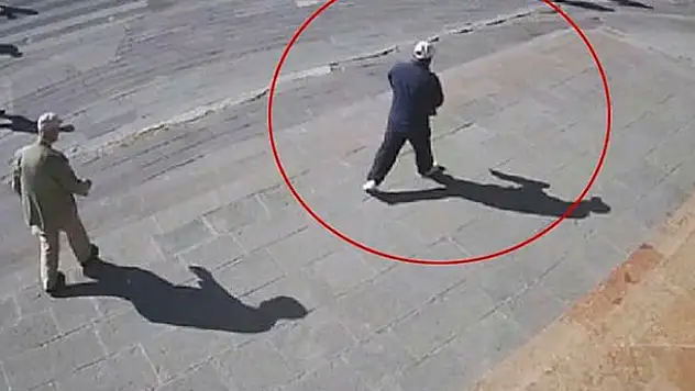 Ankara'da yere düşen yaşlı adamın parasını çaldı