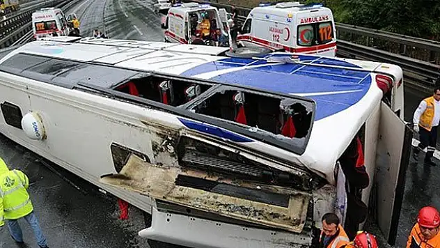 Ankara'da yolcu otobüsü devrildi