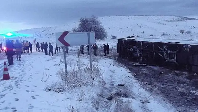 Ankara'da yolcu otobüsü devrildi: 18 yaralı