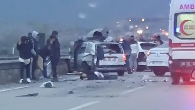 Ankara'da zincirleme kaza 1 ölü, 11 yaralı
