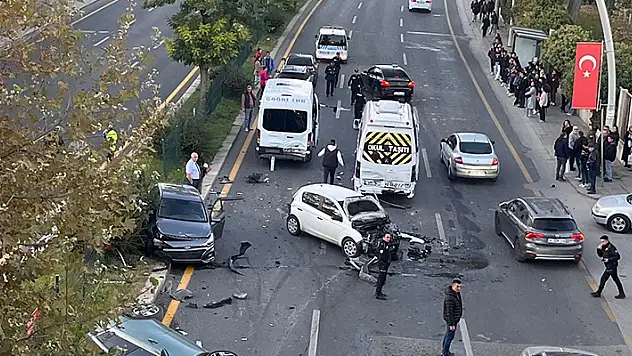 Ankara'da zincirleme kaza 8 araç birbirine girdi
