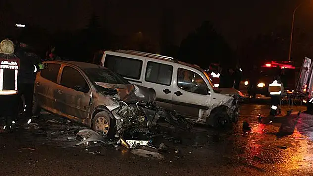 Ankara'da zincirleme trafik kazası: 4 yaralı