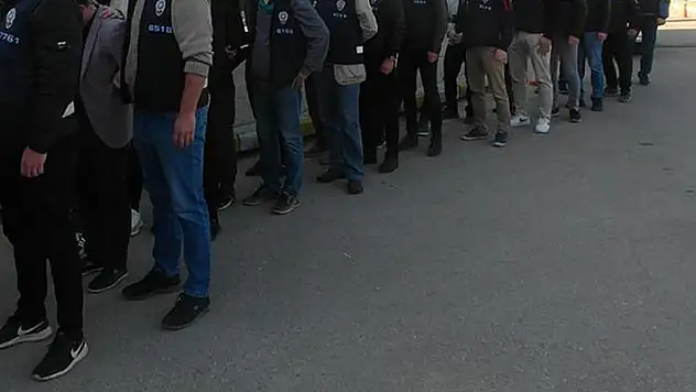 Ankara'daki asayiş uygulamalarında yakalanan 1928 kişiden 375'i tutuklandı

