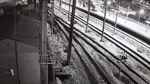 Ankara'daki Yüksek Hızlı Tren'in kaza anı güvenlik kamerasına yansıdı