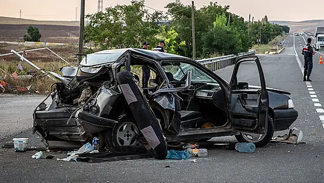 Ankara-Konya kara yolunda 3 araç birbirine girdi: 5 yaralı