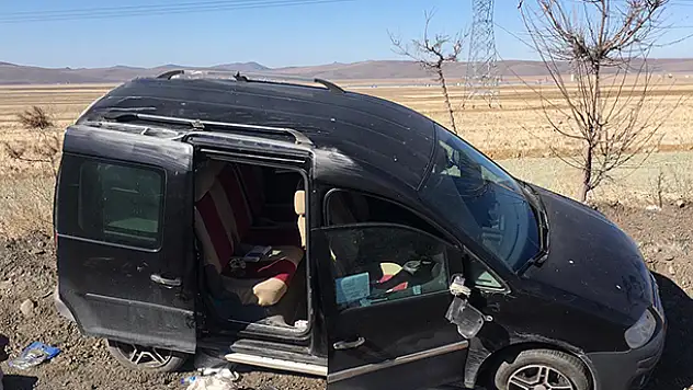 Ankara-Konya kara yolunda hafif ticari araç yoldan çıktı: 1 yaralı