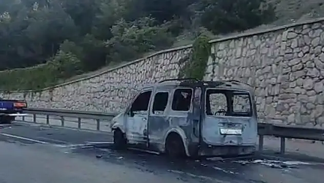 Ankara-Konya kara yolunda yanan araç hurdaya döndü