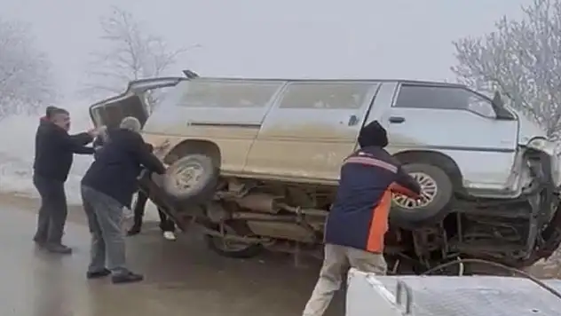 Ankara-Konya kara yolundaki trafik kazalarında 4 kişi yaralandı
