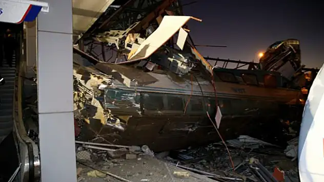 Ankara-Konya seferini yapan Yüksek Hızlı Tren kaza yaptı: 2 vagonu devrildi