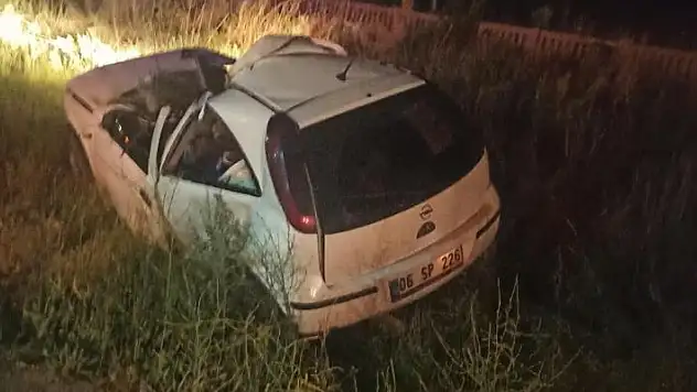 Ankara- Konya yolunda karpuz taşıyan tıra çarpan otomobilin sürücüsü hayatını kaybetti
