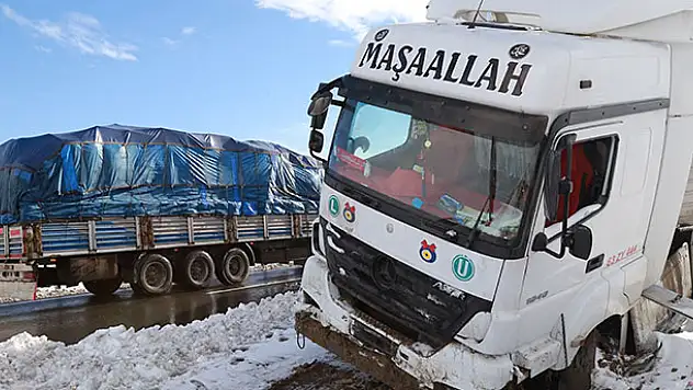Ankara-Konya yolundaki kazada 5 kilometrelik araç kuyruğu oluştu