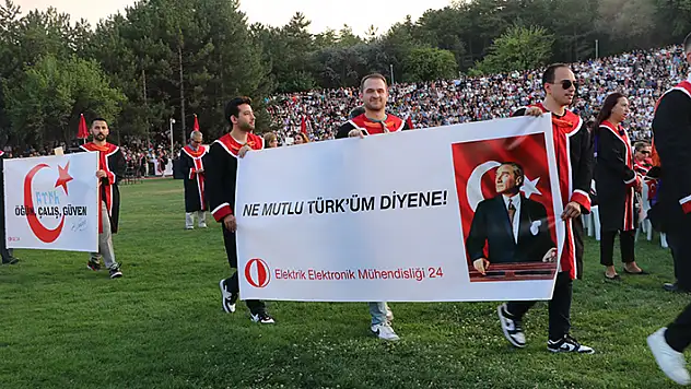 ANKARA - ODTÜ 2023- 2024 eğitim- öğretim yılı mezuniyet töreninde elektrik kesintisi ve protesto