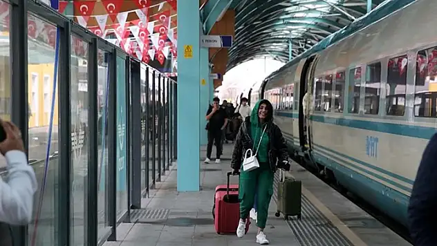 Ankara-Sivas Hızlı Tren Hattı'nda bugüne kadar yaklaşık 110 bin yolcu taşındı
