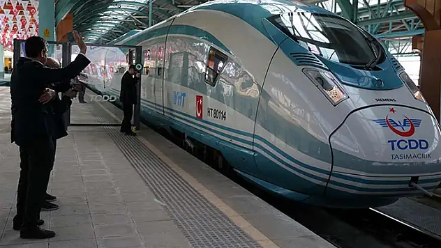 Ankara-Sivas Yüksek Hızlı Treni, ilk ücretsiz yolcularıyla Ankara'ya hareket etti
