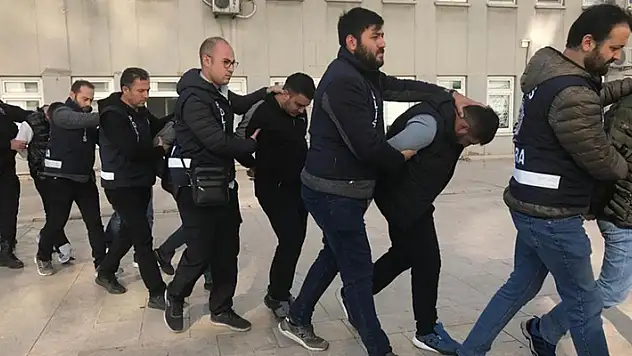 Ankara ve Konya'da haraç çetesi operasyonunda 20 şüpheli adliyeye sevk edildi
