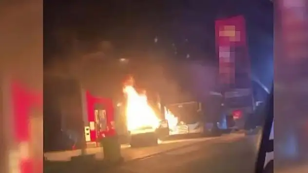 Ankara'da akaryakıt istasyonunda korku dolu anlar: Otomobil alev alev yandı
