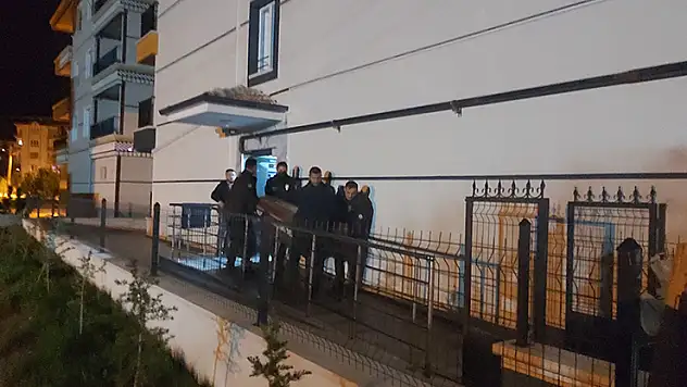 Ankara'da bir kişi komşusunu tabancayla öldürüp aynı silahla intihar etti