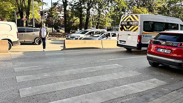 Ankara'da bir sürücü yaya geçidinde tartıştığı kadını yumrukladı