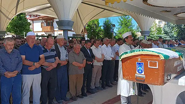 Ankara'da biri çocuk 3 kişinin hayatını kaybettiği kazaya sahipsiz köpeğin neden olduğu iddiası