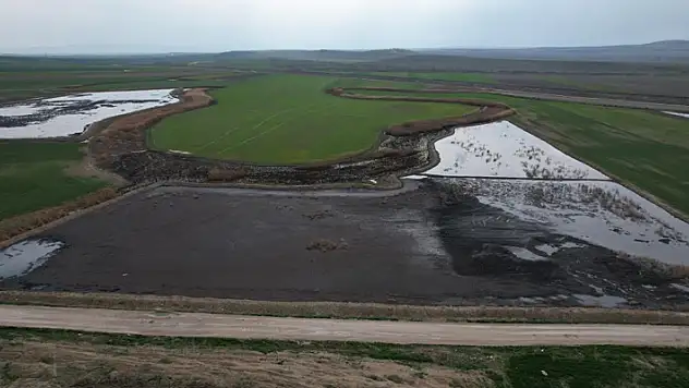 Ankara'da çevre felaketi: Firmalar atıklarını tarlaya bırakıyor
