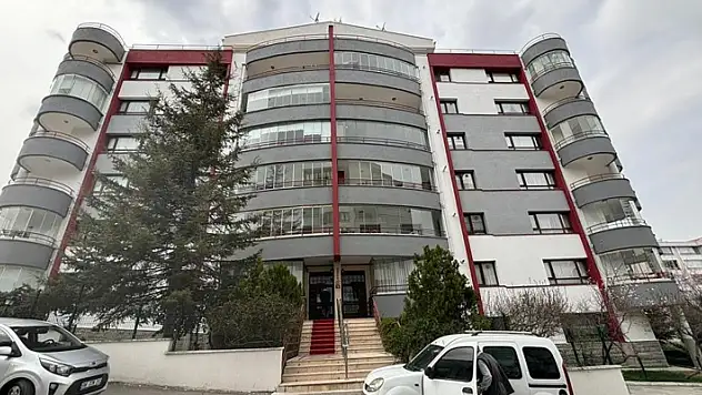 Ankara'da cinnet geçiren koca, karısını öldürüp çocuğunu ağır yaraladı
