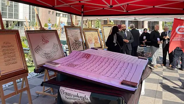 Ankara'da dünyanın ikinci büyük el yazması Kur'an-ı Kerim'i sergilendi

