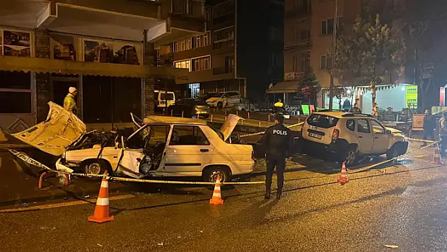 Ankara'da iki otomobil çarpıştı: 1 ölü, 2 yaralı
