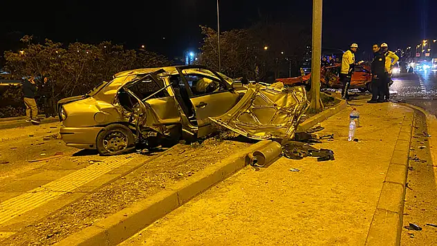Ankara'da iki otomobil çarpıştı 6 yaralı