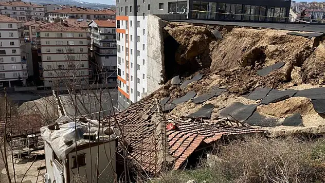 Ankara'da istinat duvarı gecekondunun üzerine çöktü
