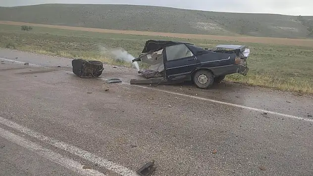 Ankara'da karşı yönlerde seyreden tırla otomobil çarpıştı: 1 ölü