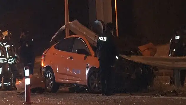 Ankara'da kontrolden çıkan taksi bariyerlere saplandı: 1 ölü
