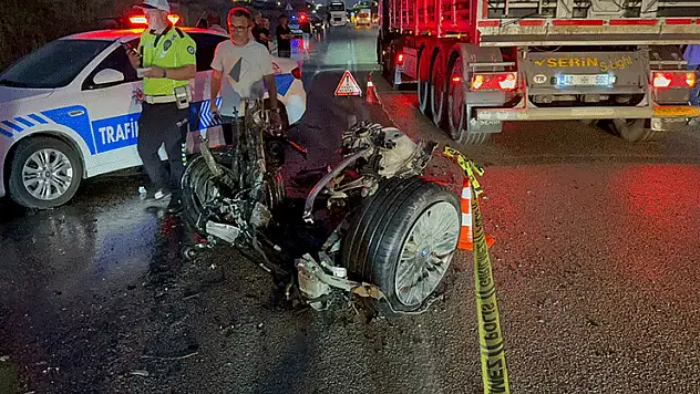 Ankara'da tır ile otomobil kafa kafaya çarpıştı: 1 ölü