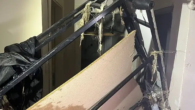 Ankara'da yağış sonrası su dolan dairenin duvarı böyle yıkıldı: 1 yaralı