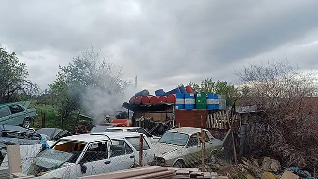 Ankara'da yangın: Varil patlaması korkuttu