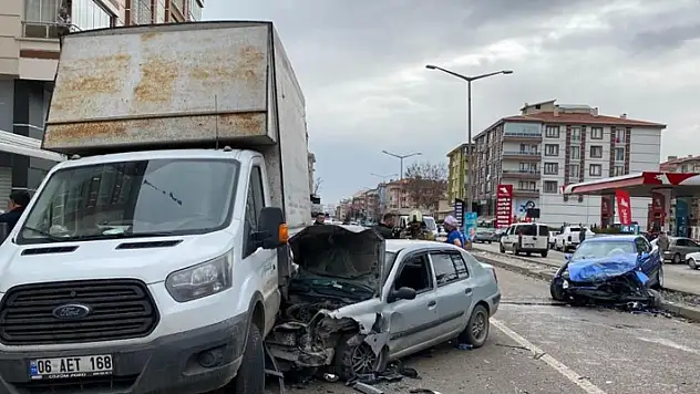 Ankara'da zincirleme trafik kazası: 5 yaralı
