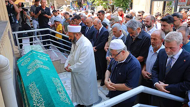 Ankara'daki yangında ölen anne ve 3,5 aylık oğlu Kahramanmaraş'ta toprağa verildi