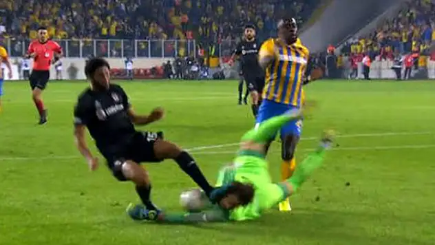 Ankaragücü-Beşiktaş maçında Elneny'nin pozisyonu tartışma yarattı