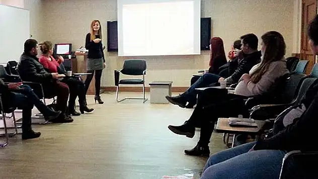 Anne adaylarına güzellik eğitimi