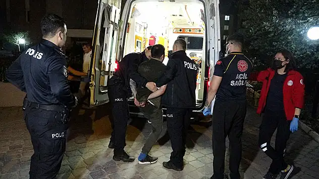 Anne-babasını odaya kilitledi, ekiplere ecel terleri döktürdü