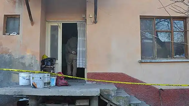 Anne ile kızı evlerinde ölü bulundu