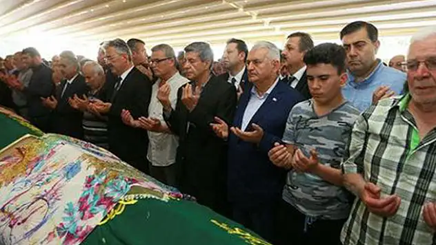 Anneler Günü'nde kahreden cenaze töreni