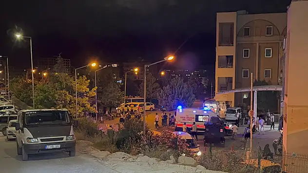 Annesi ve eşi içerideyken evi ateşe verip kapıyı kilitledi: 1'i ağır 2 yaralı
