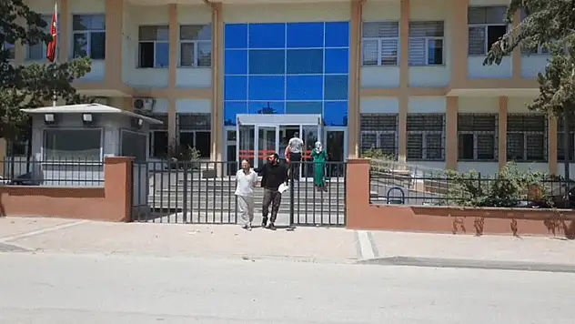 Annesini bıçaklayarak öldüren şüpheli, tedavi gördüğü hastanede yaşamını yitirdi